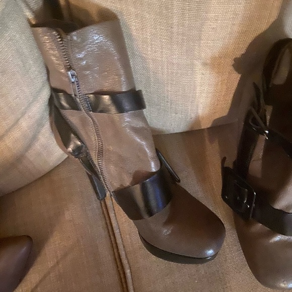 Boot - Picture 2 of 5